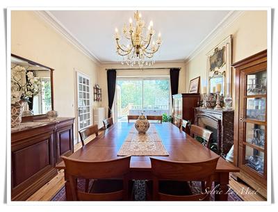 Maison - 290 m² - 12 pièces