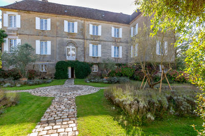 Château - 1 302 m² - 25 pièces