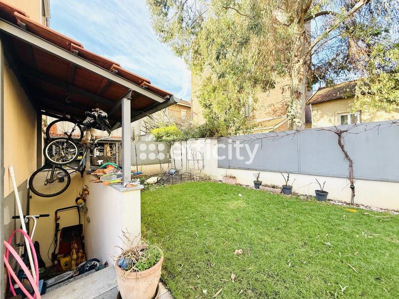 Maison - 180 m² - 6 pièces