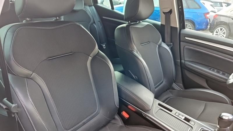 Renault Mégane IV Berline blue dci 115 - 20 intens