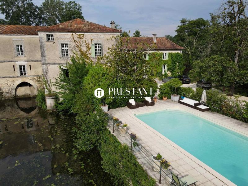 Demeure - 524 m² - 13 pièces