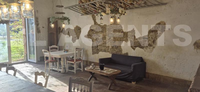 Maison - 650 m² - 20 pièces