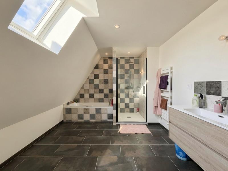 Maison traditionnelle - 160 m² - 6 pièces