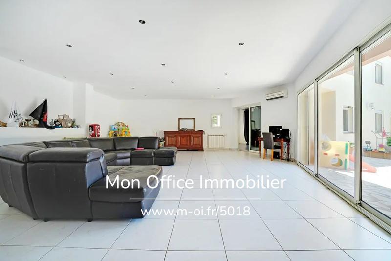 Villa - 205 m² - 7 pièces