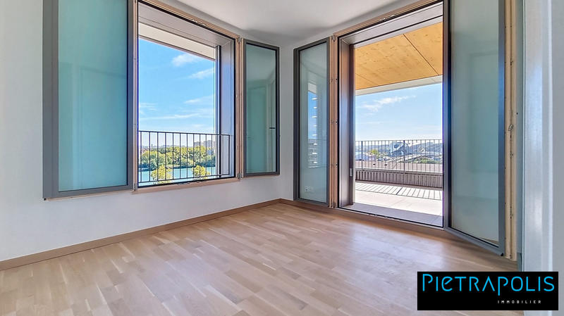 Appartement - 92 m² - 4 pièces