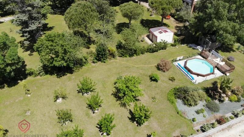 Propriété - 425 m² - 14 pièces