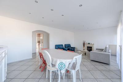 Appartement - 82 m² - 3 pièces