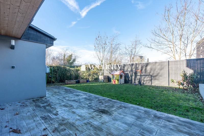 Maison - 99 m² - 5 pièces