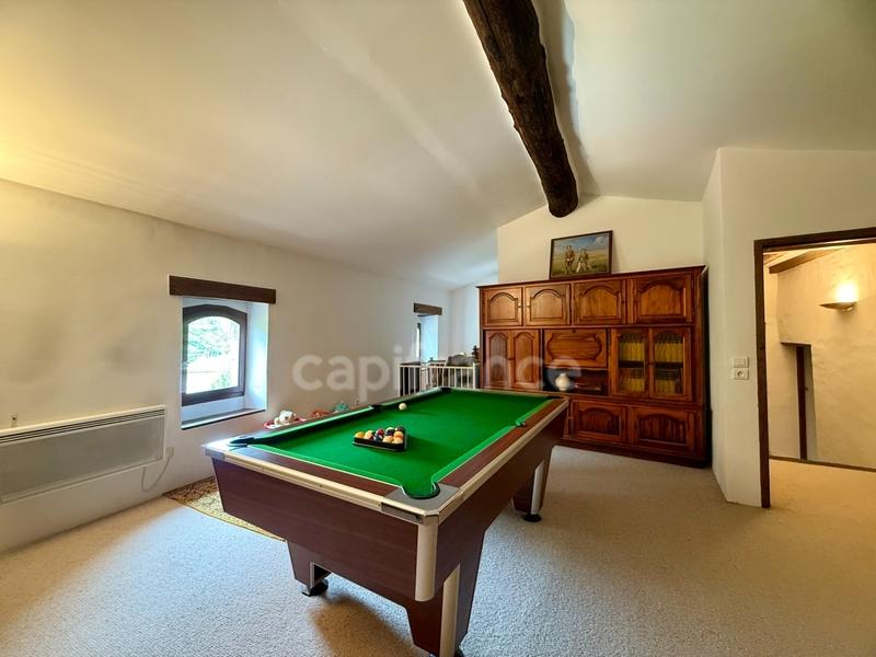 Maison - 185 m² - 9 pièces