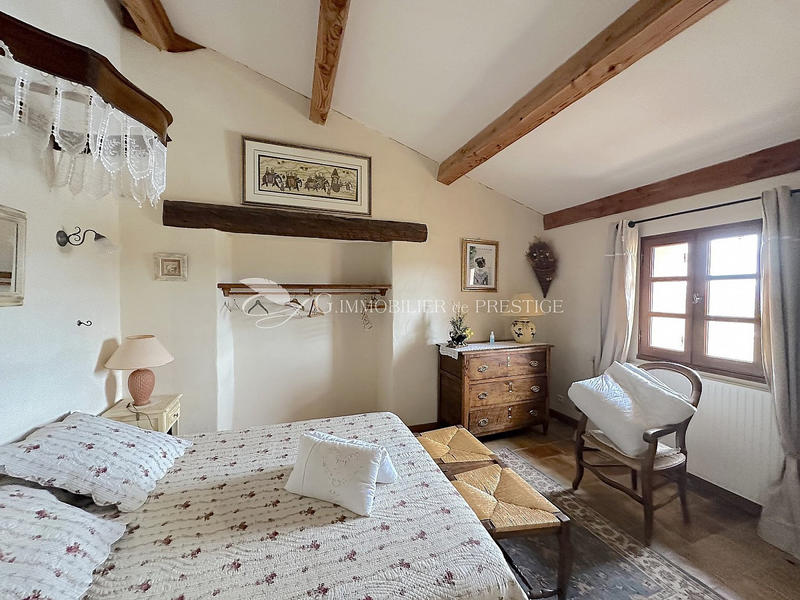 Propriété - 443 m² - 12 pièces