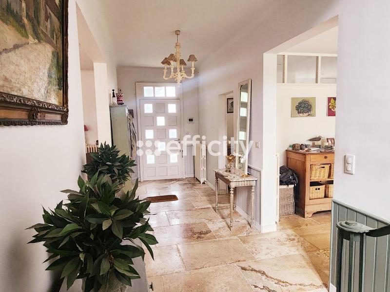 Maison - 215 m² - 10 pièces