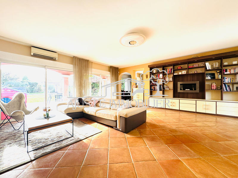 Maison - 160 m² - 5 pièces