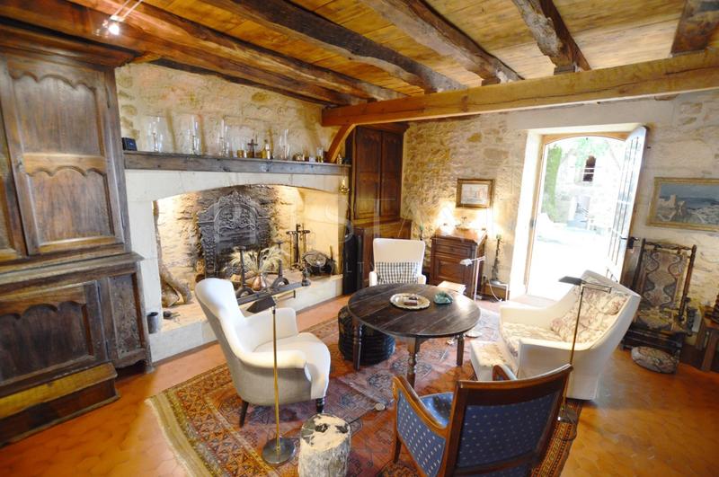 Demeure - 248 m² - 10 pièces