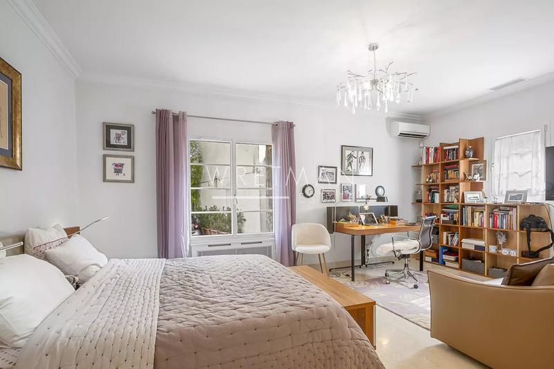 Villa - 270 m² - 7 pièces