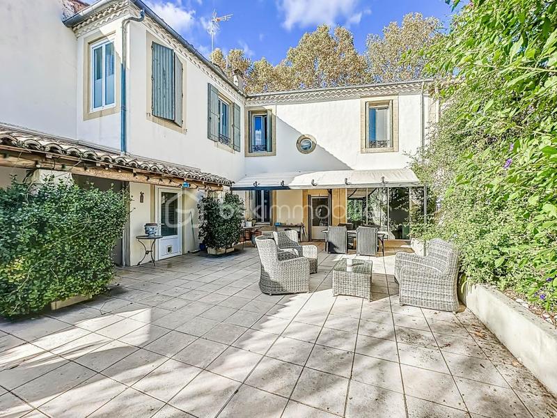 Propriété - 320 m² - 12 pièces