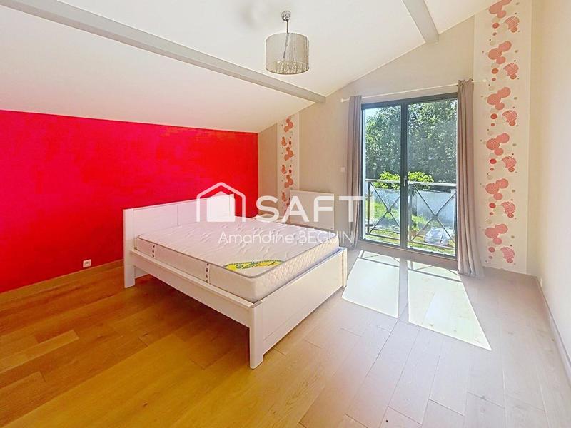 Maison - 240 m² - 6 pièces