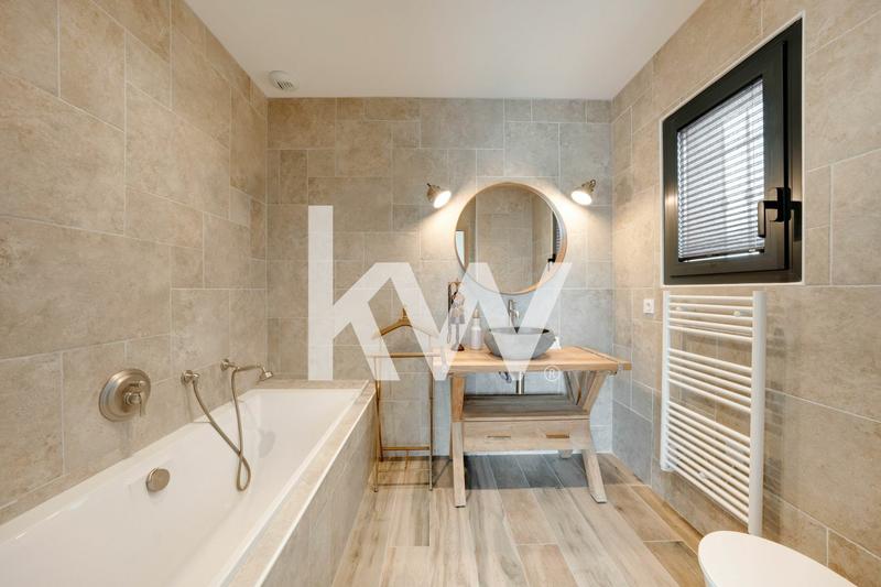 Maison - 350 m² - 8 pièces