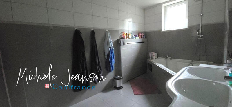 Maison en pierre - 199 m² - 9 pièces