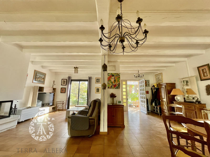 Villa - 285 m² - 10 pièces