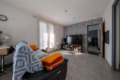 Maison - 250 m² - 11 pièces