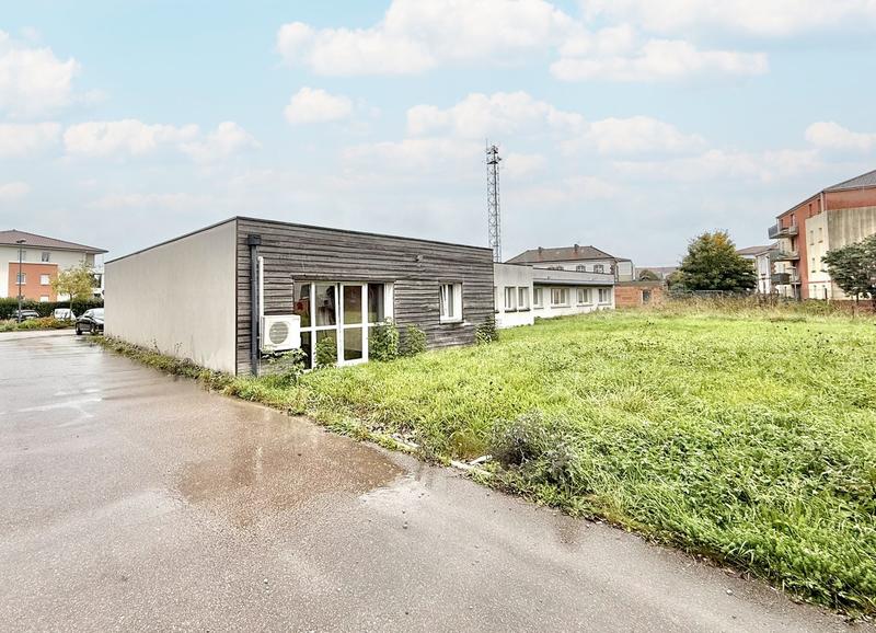 Local d'activités - 105 m² - 5 pièces