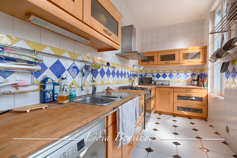 Propriété - 395 m² - 14 pièces