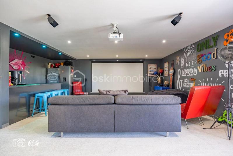 Maison - 208 m² - 6 pièces