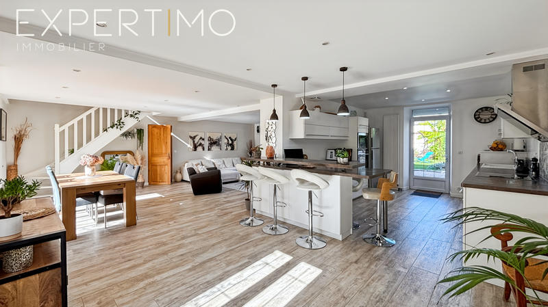 Maison - 208 m² - 7 pièces