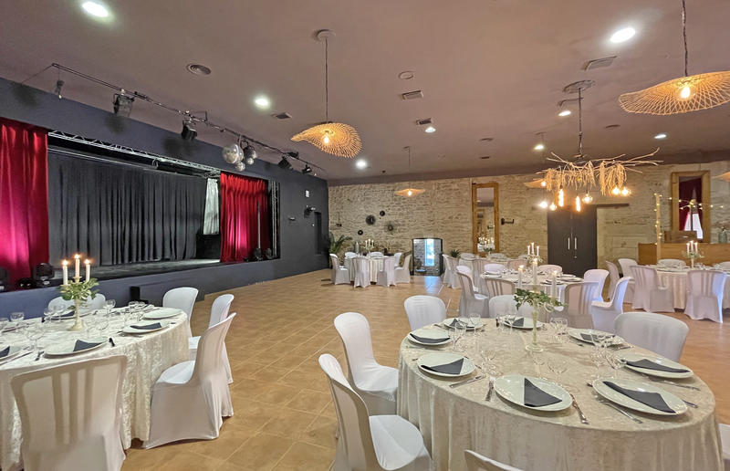 Mas - 1 200 m² - 25 pièces