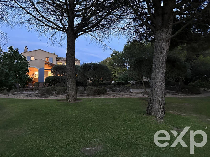 Maison - 232 m² - 8 pièces