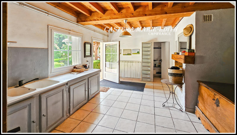 Maison - 232 m² - 8 pièces