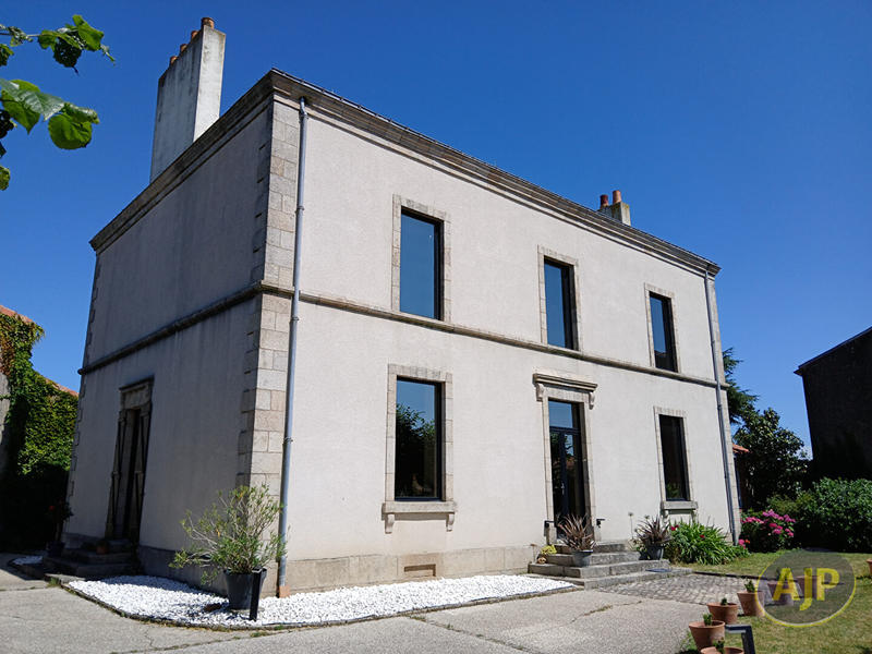 Maison - 350 m² - 12 pièces