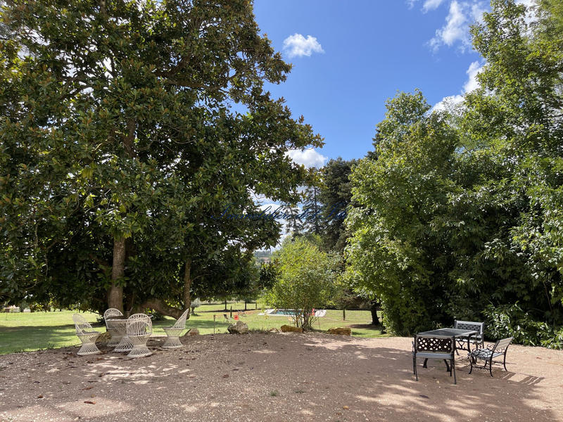 Maison - 420 m² - 13 pièces