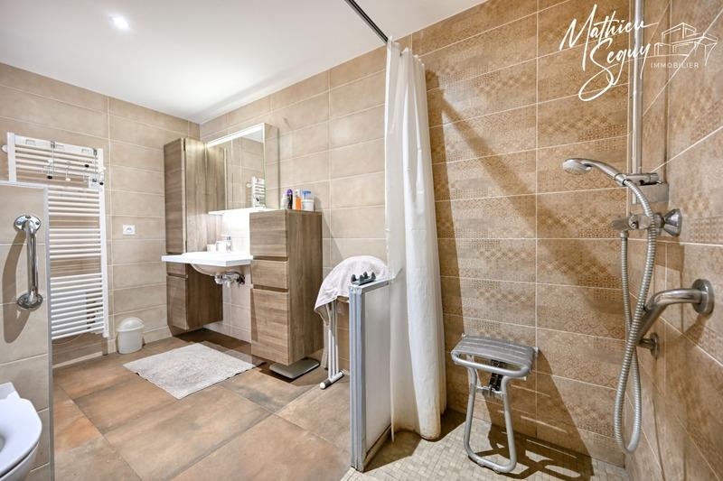 Maison - 200 m² - 8 pièces