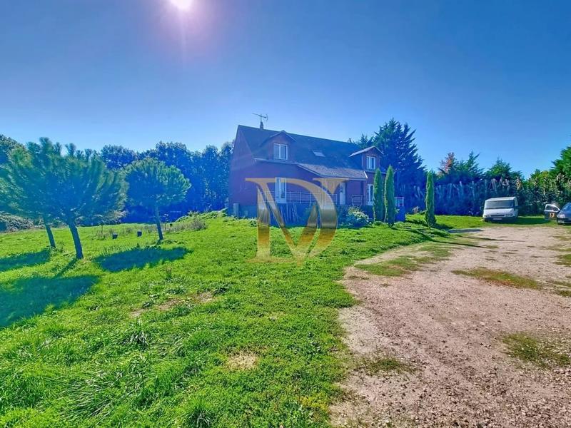 Maison - 245 m² - 9 pièces