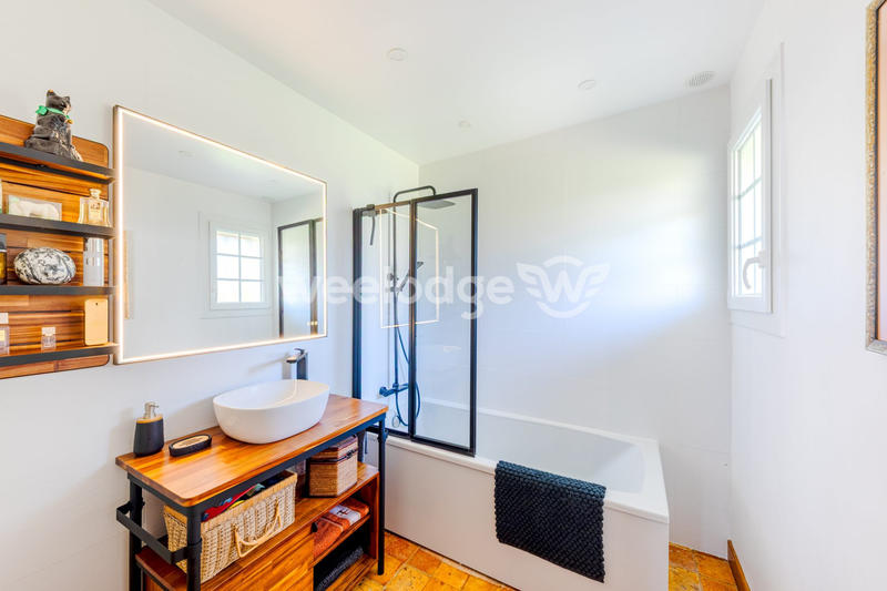 Maison - 210 m² - 9 pièces