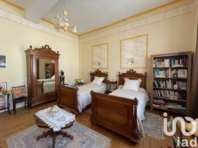 Maison - 288 m² - 9 pièces