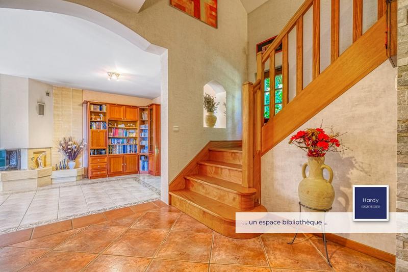 Maison - 210 m² - 9 pièces