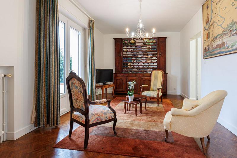 Maison - 341 m² - 12 pièces