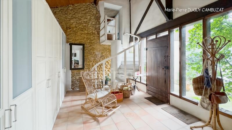 Maison - 208 m² - 9 pièces