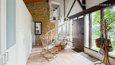 Maison - 208 m² - 9 pièces