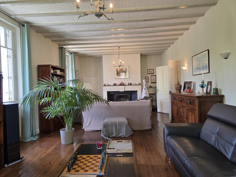 Maison - 262 m² - 7 pièces