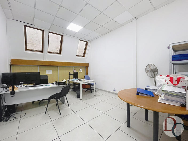 Local commercial - 210 m² - 9 pièces