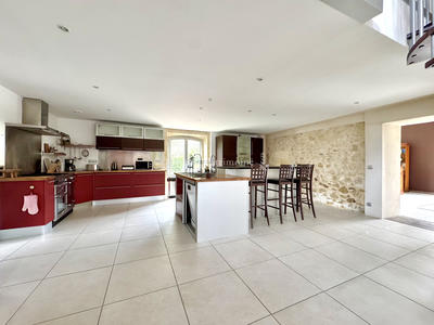 Maison - 250 m² - 7 pièces