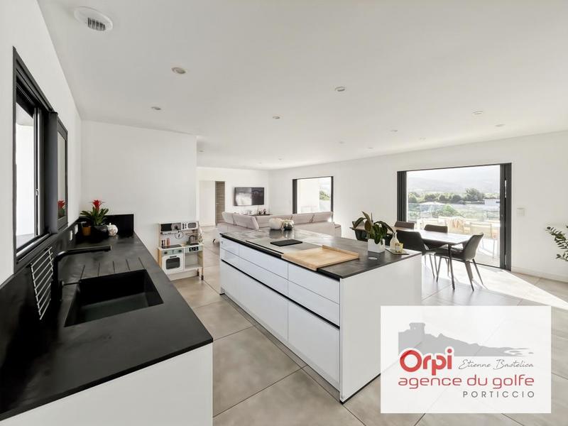 Maison - 270 m² - 4 pièces