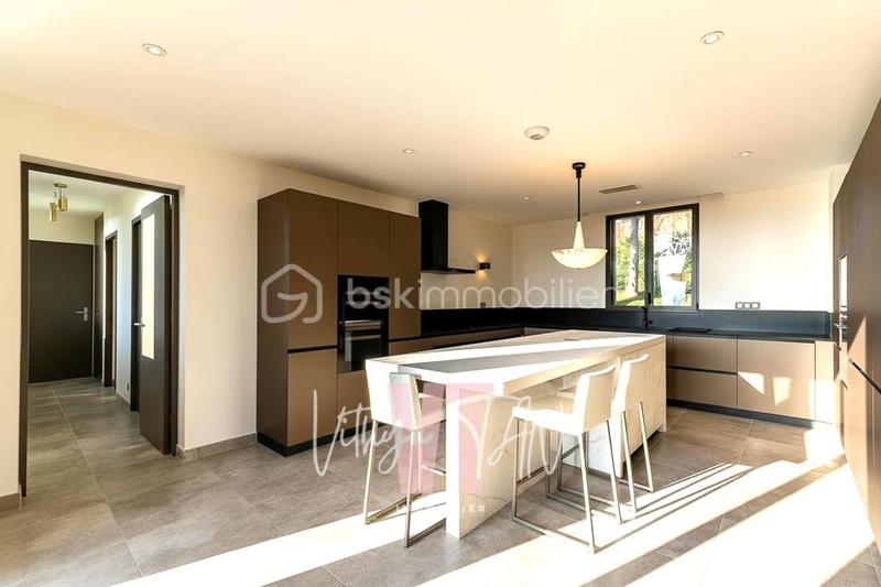 Villa - 368 m² - 10 pièces