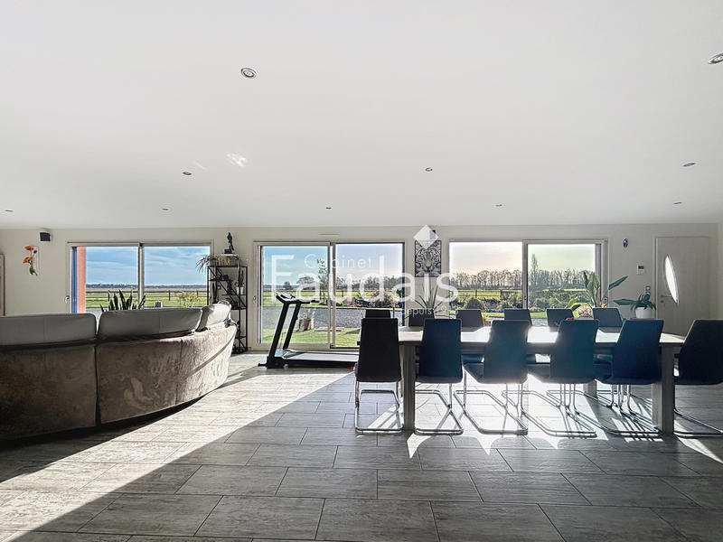 Maison - 246 m² - 8 pièces