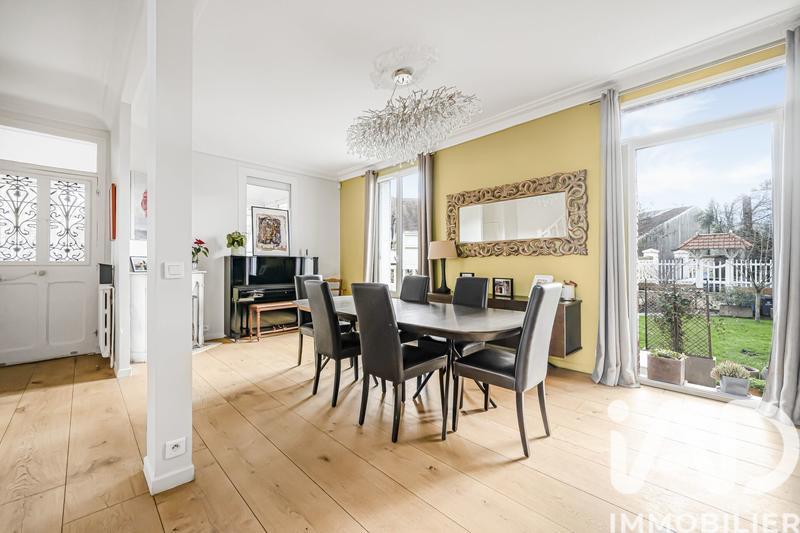 Maison - 213 m² - 8 pièces