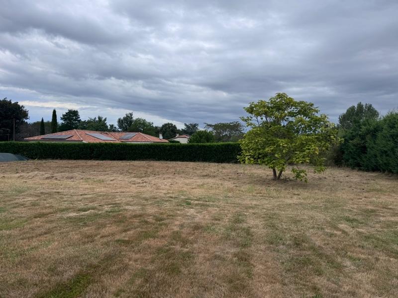 Terrain constructible - 1 000 m²