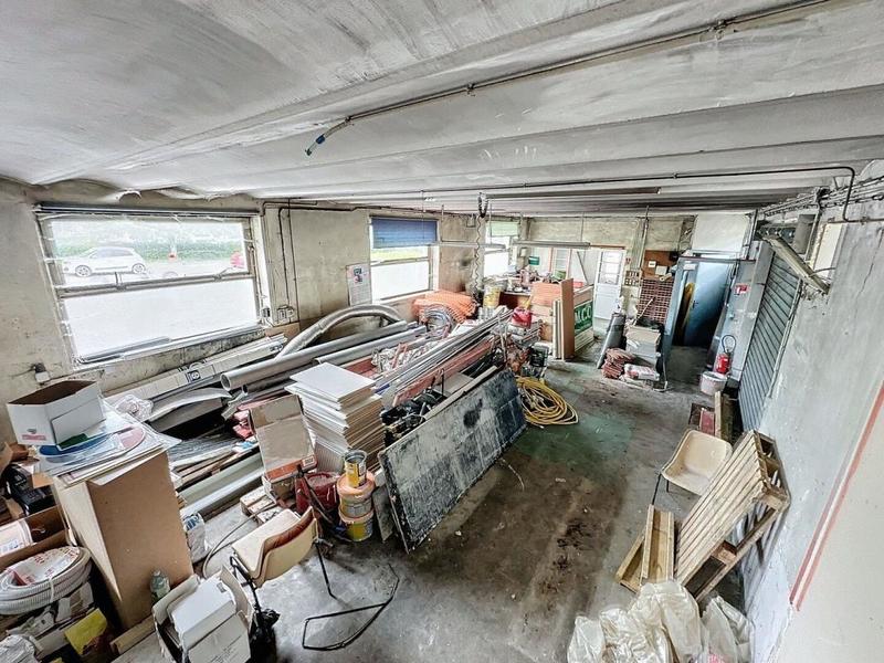 Entrepôt - 210 m²